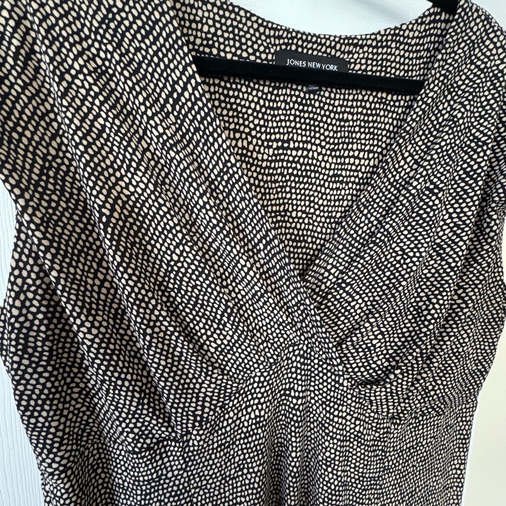 Jones New York black and tan dress stretch. - Picture 4 of 4